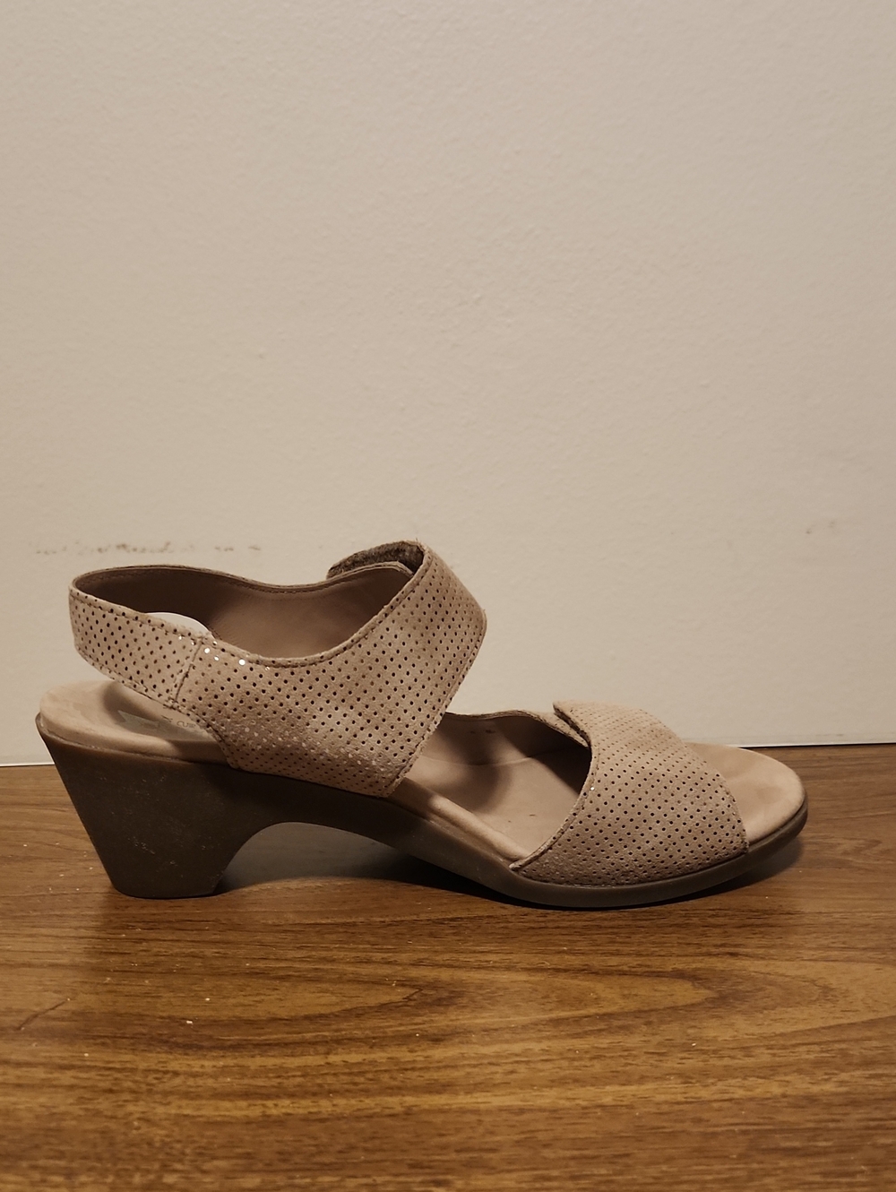 Mephisto Women's Perforated Sandals in Light Gray - Picture 4 of 5
